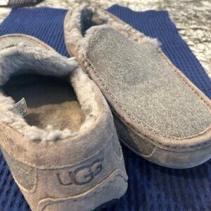 Men's Ugg Slippers gray size 13